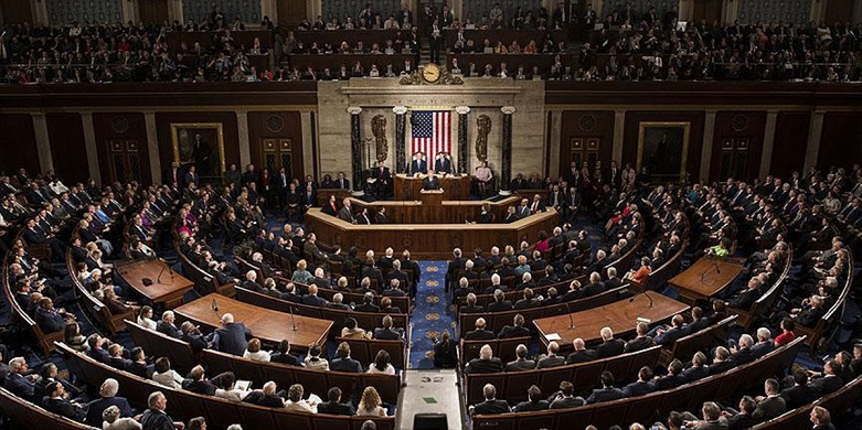 Trump'ın İran'a yönelik yetkilerini kısıtlayan tasarı Senato'dan geçti