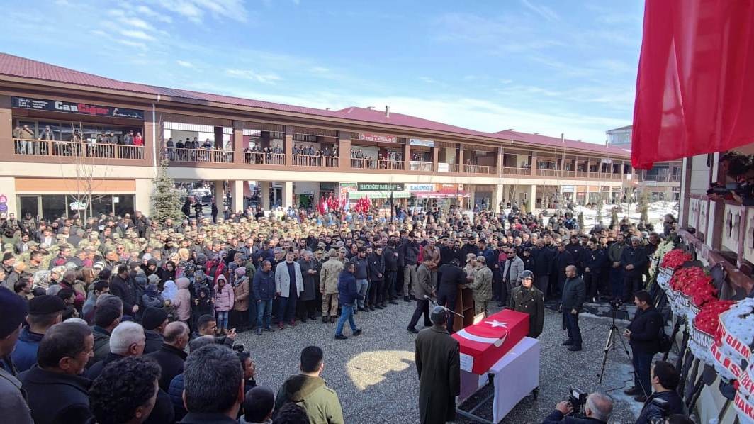 Albay Ejder Kanter, gözyaşları arasında toprağa verildi