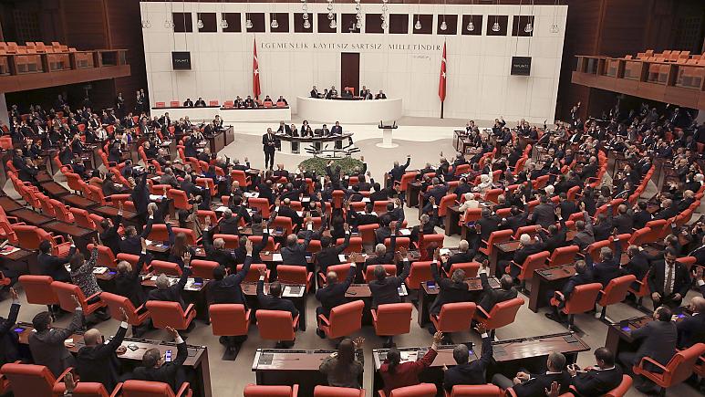 Koronavirüse karşı ekonomik önlemler içeren kanun teklifi yasalaştı