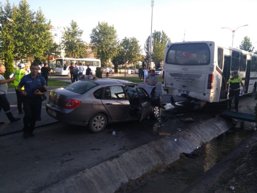 Elazığ’da İki Ayrı Trafik Kazası: 9 Yaralı