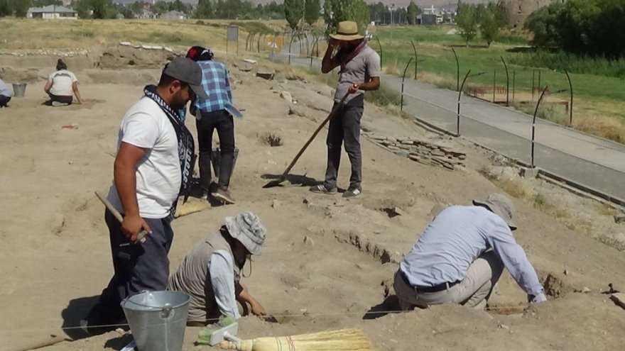 Van’da 2700 Yıllık Urartulu Kadının Ayak İzine Rastlandı