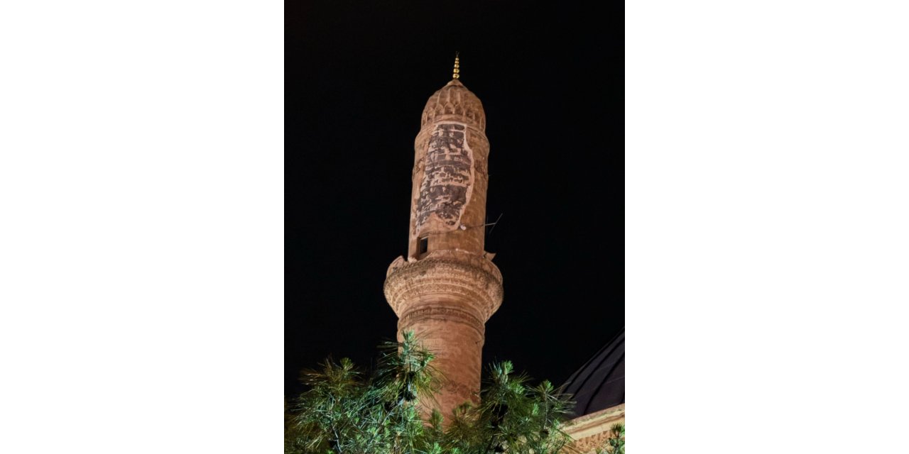 cami-minaresine-yildirim-dustu-2.jpg