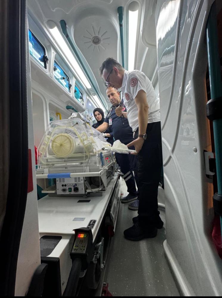 hasta-bebek-ambulans-ucakla-sevkedildi2.jpg