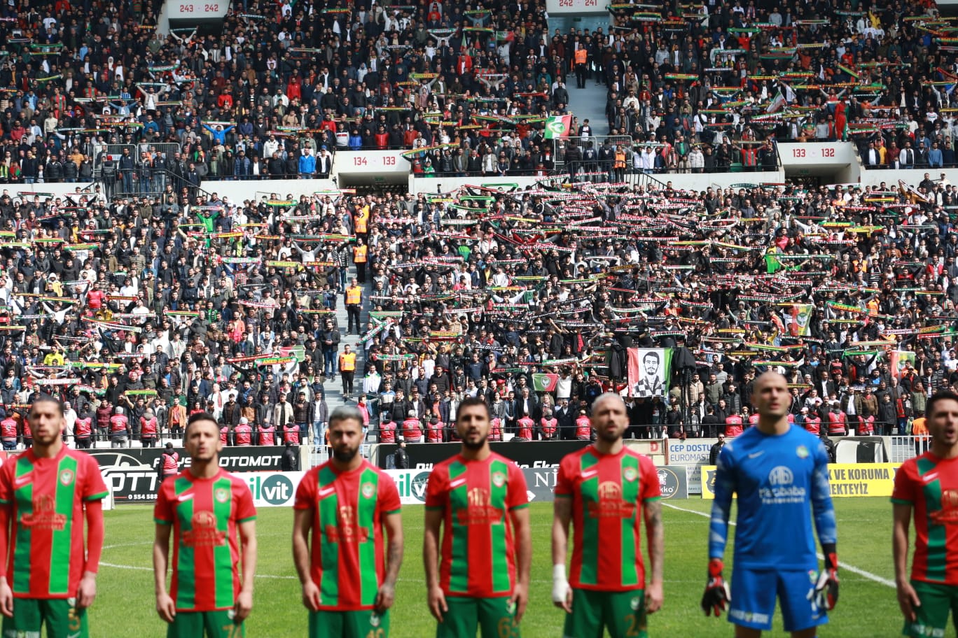 amedspor-taraftari-rakiplere-2.jpg