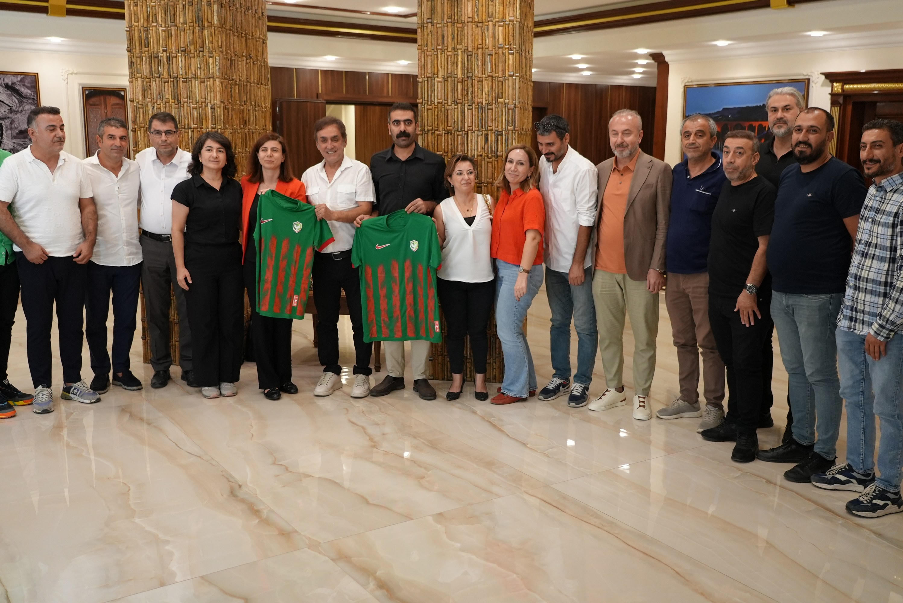 amedspor-yonetimi-esbaskanlari-ziyaret-etti4.jpg