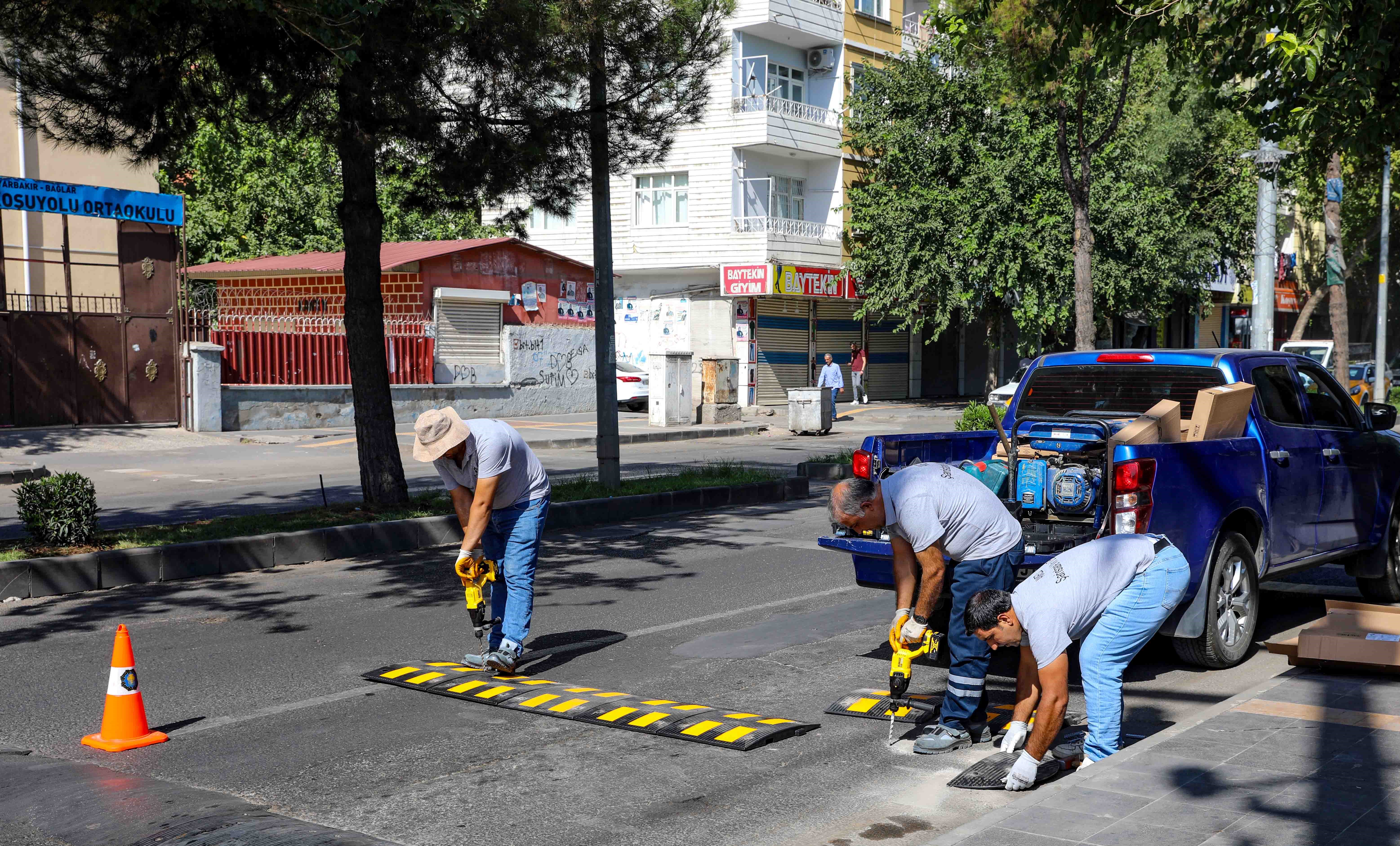 okullarin-onundeki-yaya-gecitleri-yenilendi-1.jpg