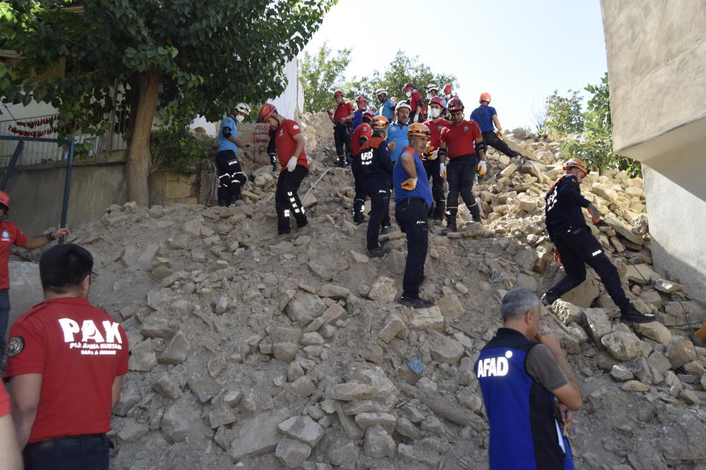 dicle-ilcesinde-61-personelle-gercegi-aratmayan-deprem-tatbikati.jpg