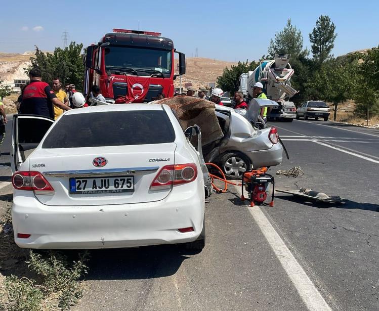 anliurfada-trafik-kazasi-1-olu-7-yarali.jpg