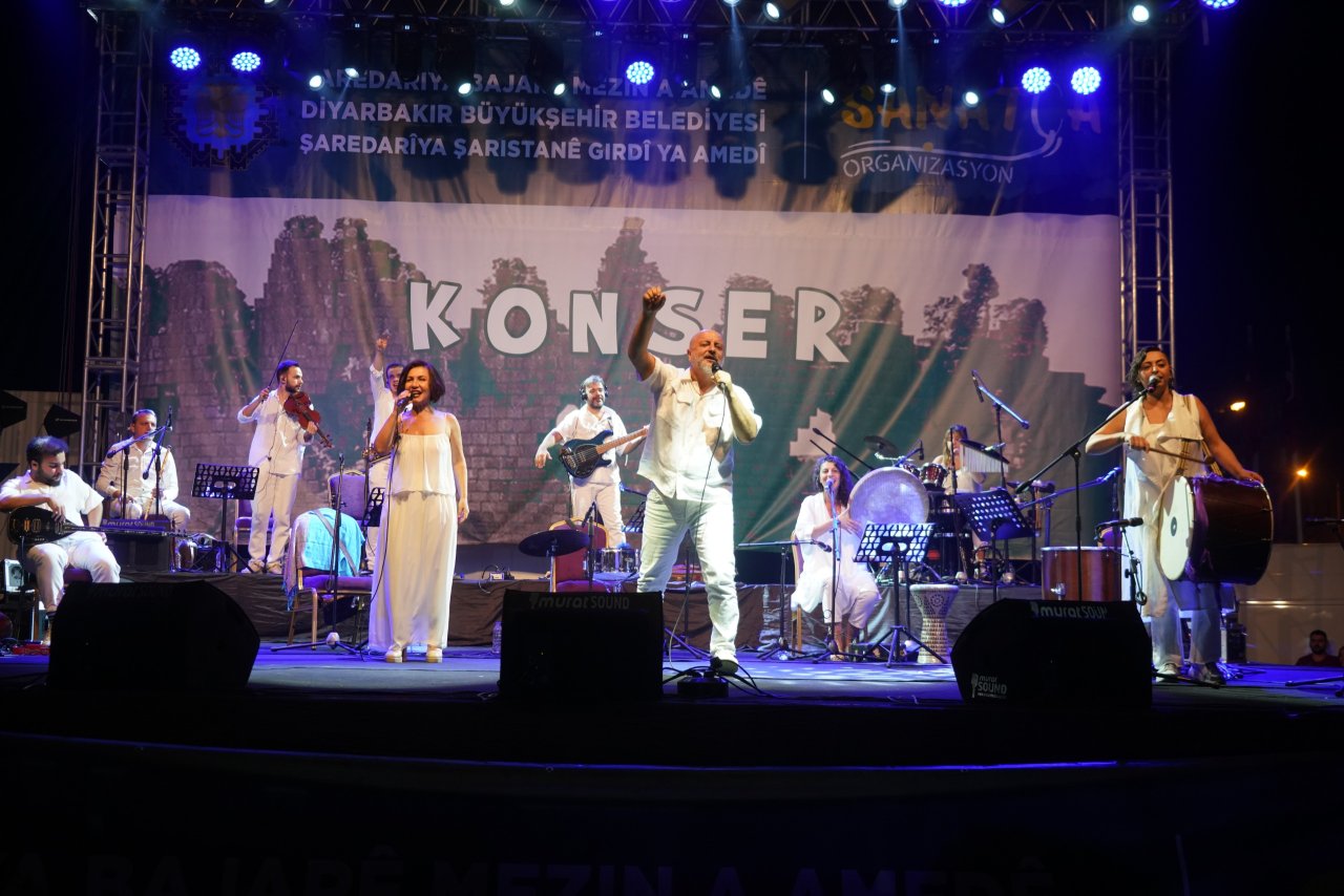 seyh-said-meydaninda-konser-coskusu-3.jpeg