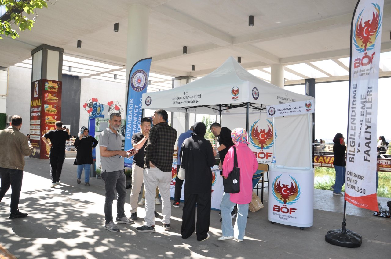 emniyetten-dicle-universitesinde-ogrencilere-yonelik-bilgilendirme-faaliyeti-1.jpg