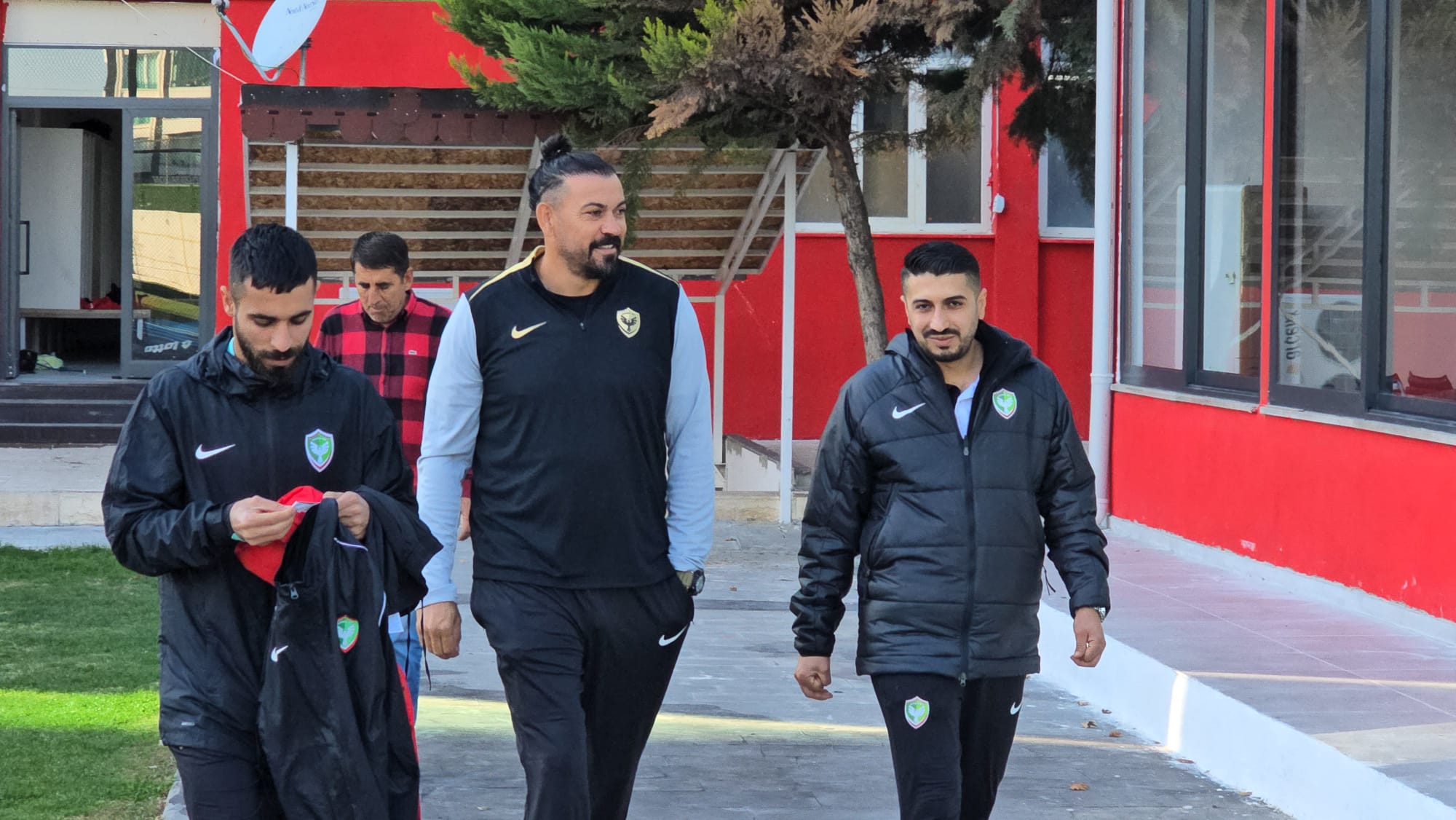 amedspor-1-ay-sonra-yuvasinda-ilk-antrenmani-cikacak-4.jpg