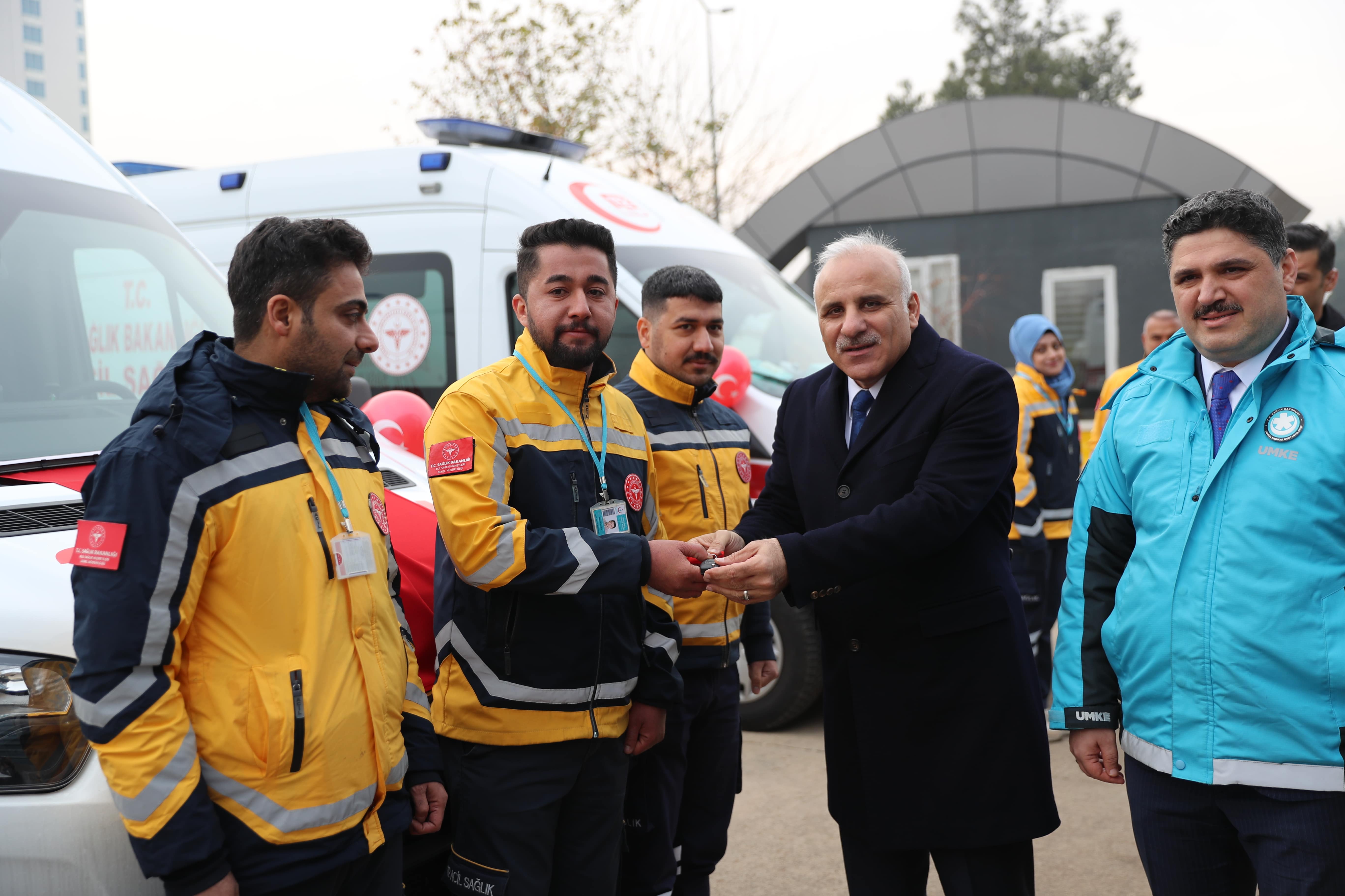 diyarbakira-12-yeni-ambulans-ve-4-umke-araci-2.jpg