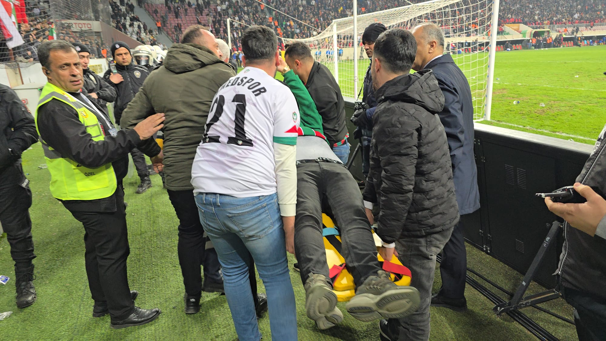 amedspor-uzun-sure-hafizalarda-silimeycek-mac-2.jpg