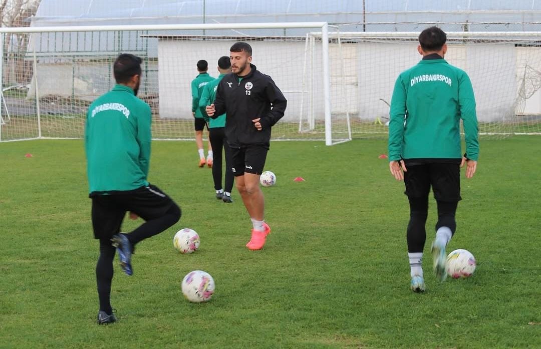 diyarbakirspor-sampiyonluk-yolunda-guclu-baslamak-istiyor-2.jpg