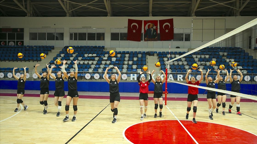 hakkkari-voleybol-kadin-takimi.jpg