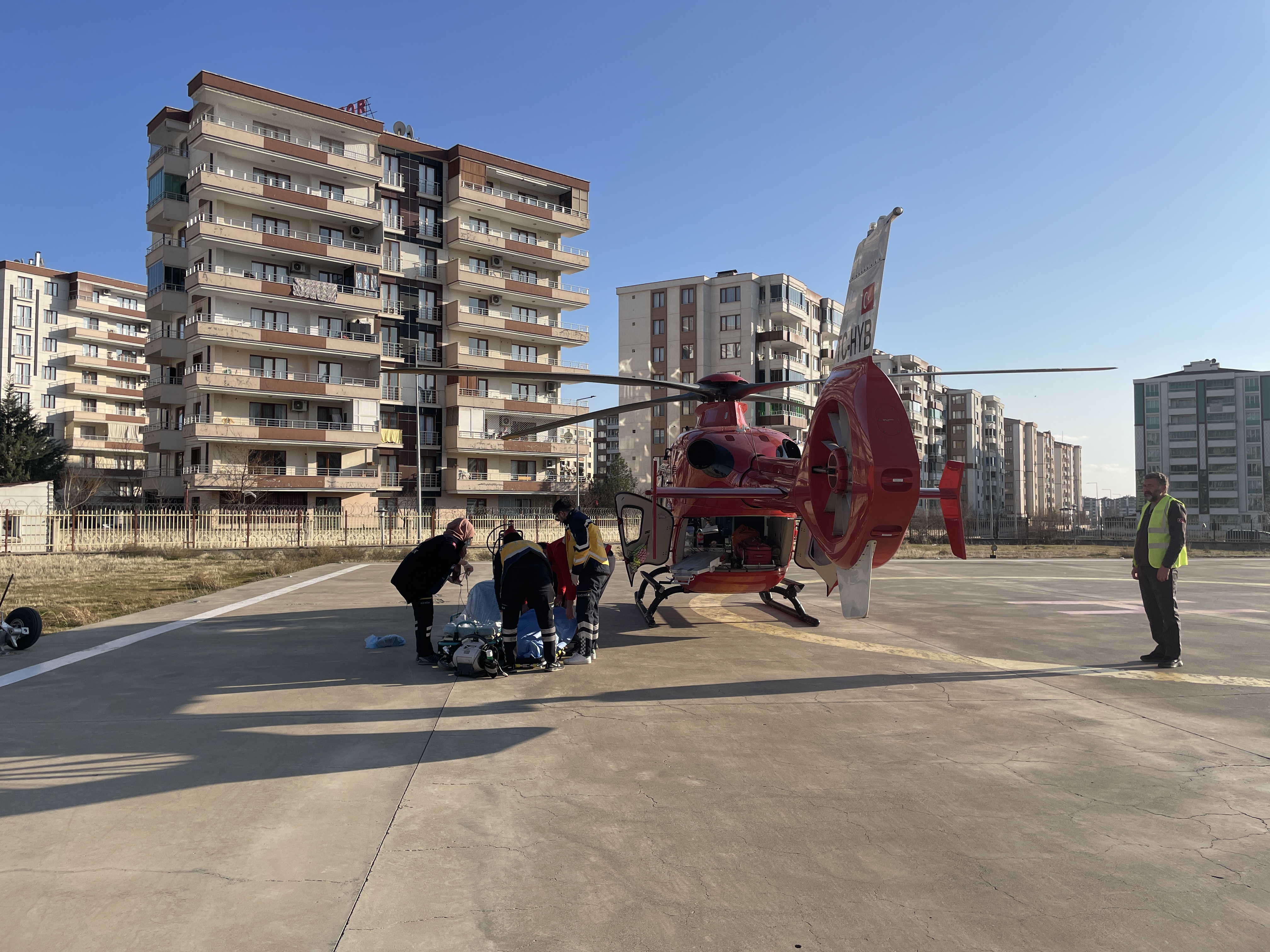 aa-20250217-37081105-37081101-diyarbakirda-ambulans-helikopter-kalp-krizi-geciren-kisi-icin-havalandi.jpg