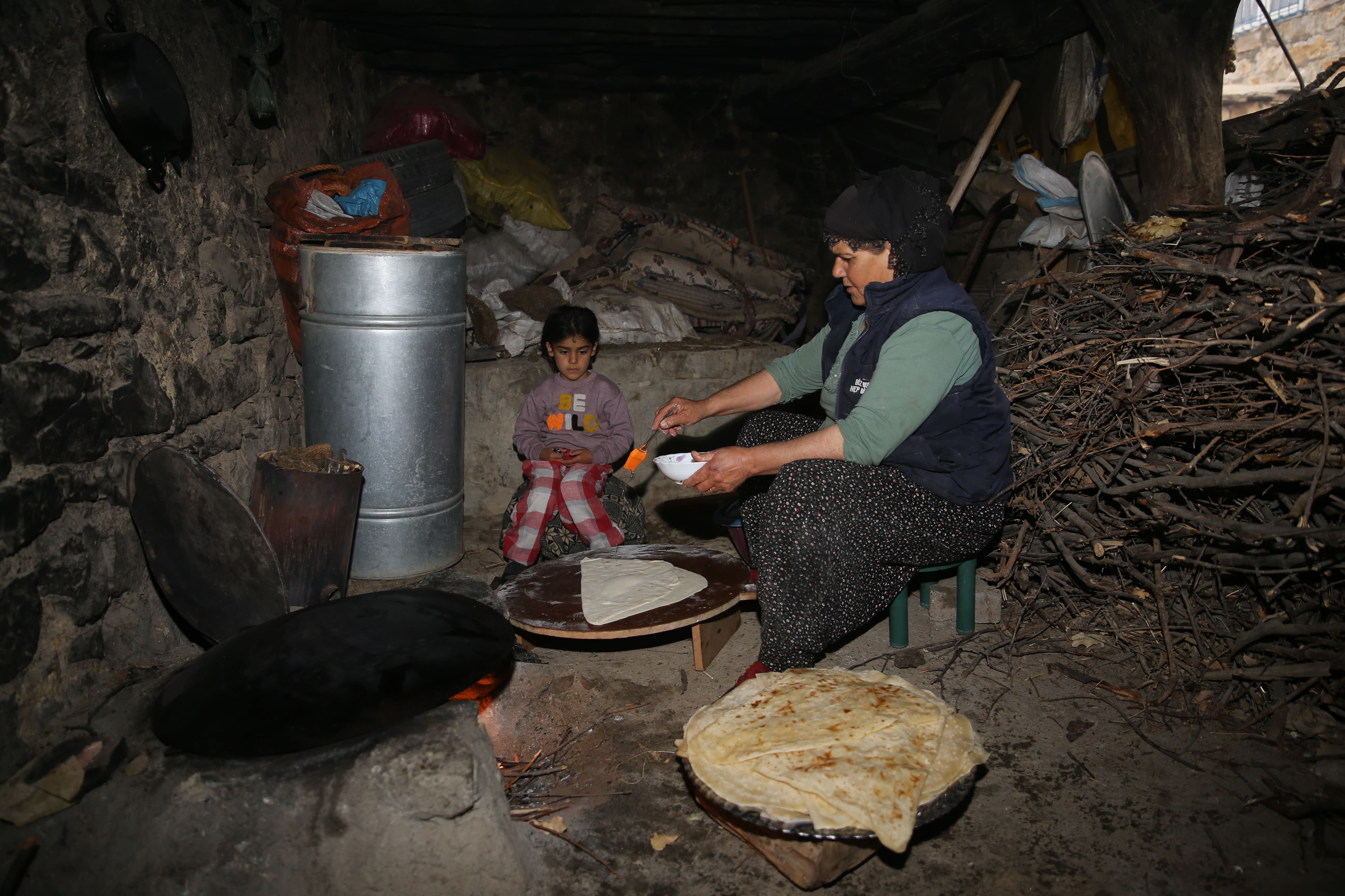 hikaye-kitaplarindaki-karakterler-annelerin-elinde-orgu-oyuncaklara-donusuyor-3.jpg