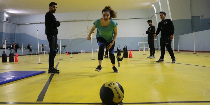 Polislik hayali kuran gençlerin zorlu maratonu